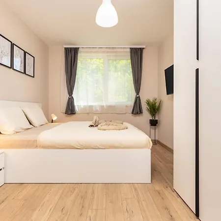 Апартамент 1bd Modern Retreat In A Peaceful Area By Flat Manаger